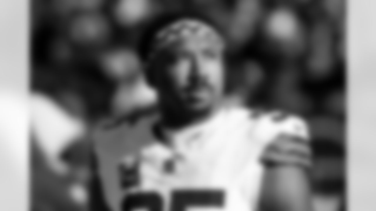 Defensive end Myles Garrett (95) before a NFL football game between the Cleveland Browns and Chicago Bears on December 14, 2025 at Soldier Field. The Browns lost 3-31.