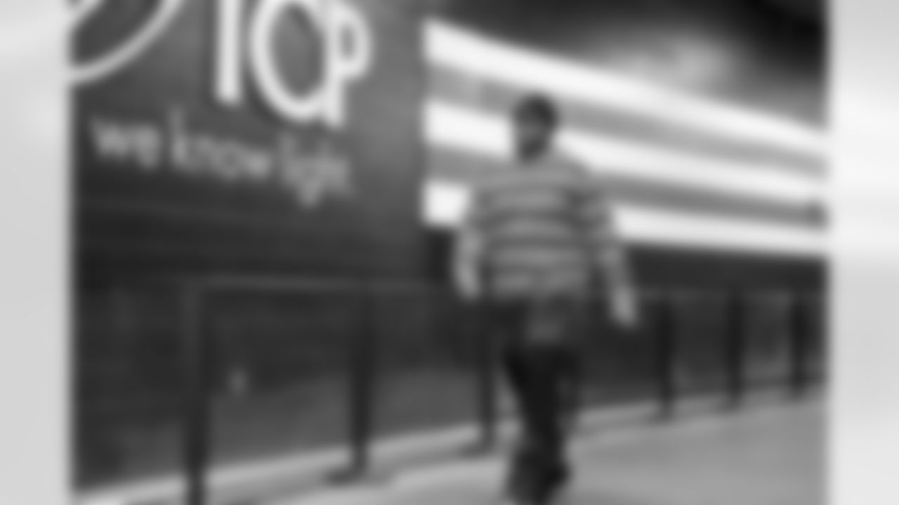 Defensive lineman Adin Huntington (98) before a NFL football game between the Tennessee Titans and Cleveland Browns on December 7, 2025 at Huntington Bank Field.