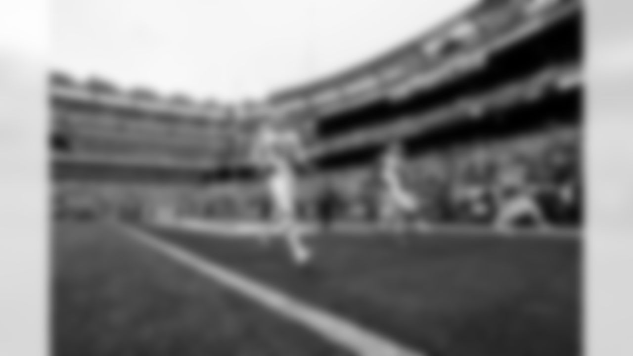 Defensive end Isaiah McGuire (57) and Defensive lineman Adin Huntington (98) before a NFL football game between the Cleveland Browns and New York Jets on November 9, 2025 at MetLife Stadium.