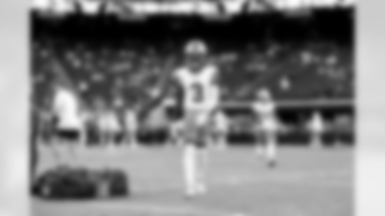Wide receiver Jerry Jeudy (3) before a NFL football game between the Cleveland Browns and Las Vegas Raiders on November 23, 2025 at Allegiant Stadium.