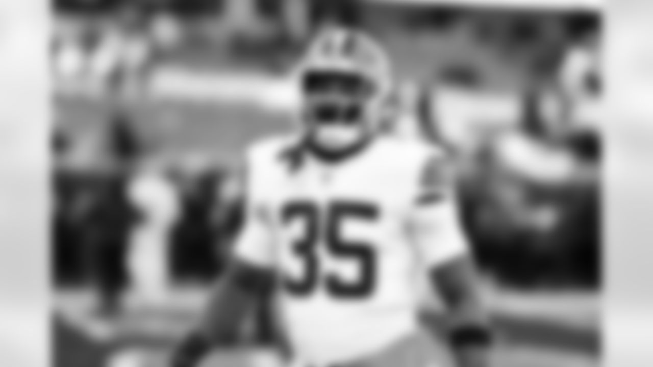 Running back Raheim Sanders (35) before a NFL football game between the Cleveland Browns and Chicago Bears on December 14, 2025 at Soldier Field.