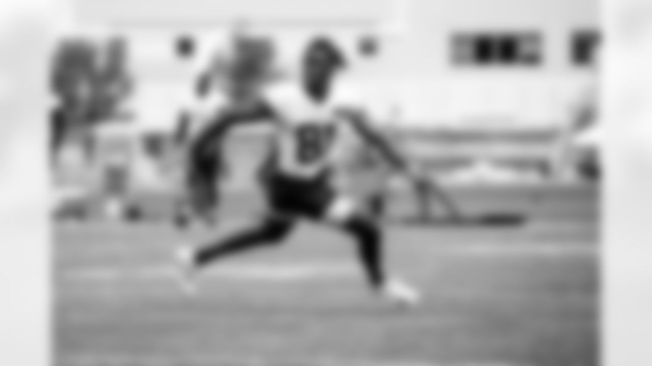 Wide receiver Michael Woods II (81)