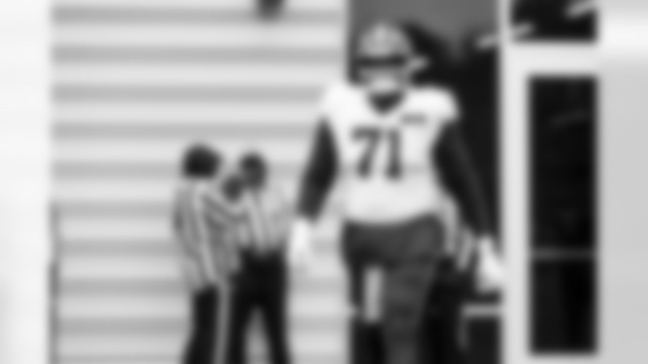 Offensive tackle Cornelius Lucas (71) during practice at CrossCountry Mortgage Campus on October 22, 2025.