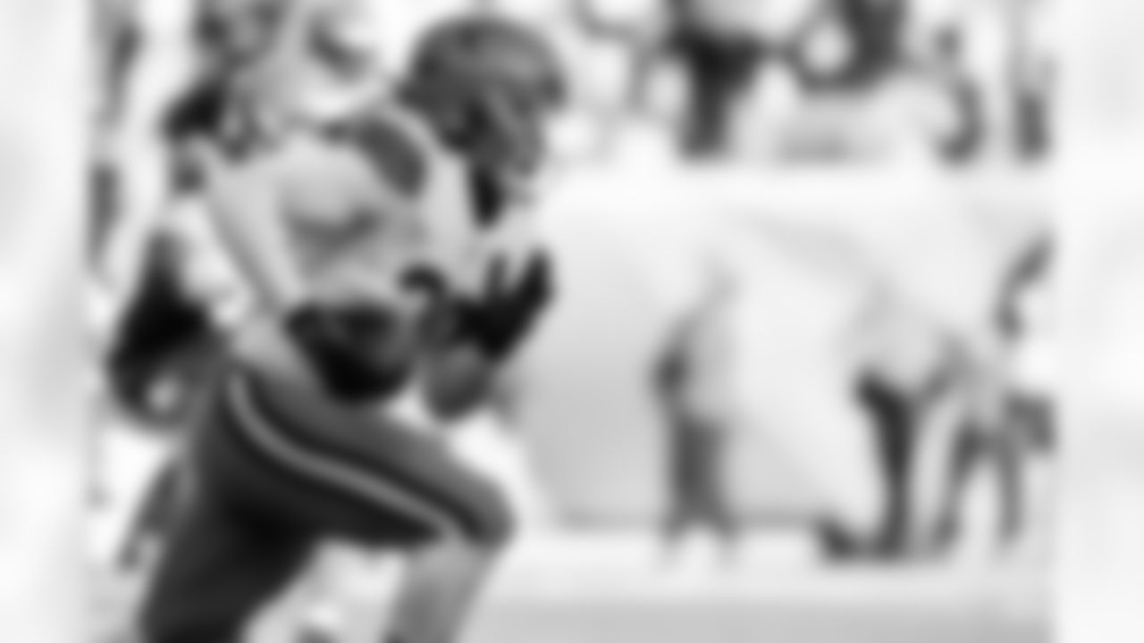 Linebacker Devin Bush (30) during a NFL football game between the Cleveland Browns and Cincinnati Bengals on January 4, 2026 at Paycor Stadium.