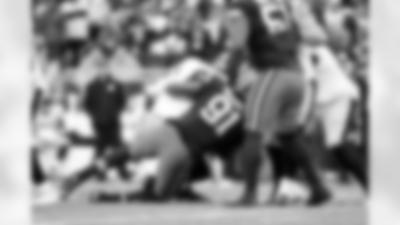 Defensive end Alex Wright (91) during a NFL football game between the Pittsburgh Steelers and Cleveland Browns on December 28, 2025 at Huntington Bank Field.