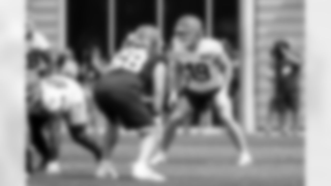 Linebacker Carson Schwesinger (49) during the third day of mandatory minicamp at CrossCountry Mortgage Campus on June 12, 2025.