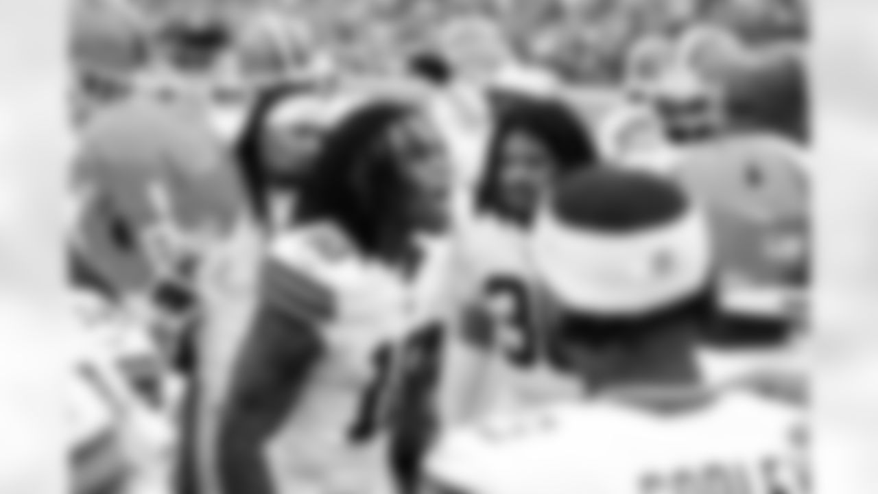 Running back Quinshon Judkins (10) before a NFL football game between the Cleveland Browns and New York Jets on November 9, 2025 at MetLife Stadium.