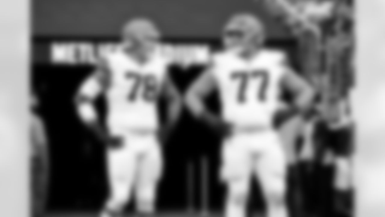 Offensive tackle Jack Conklin (78) and Offensive guard Wyatt Teller (77) before a NFL football game between the Cleveland Browns and New York Jets on November 9, 2025 at MetLife Stadium.
