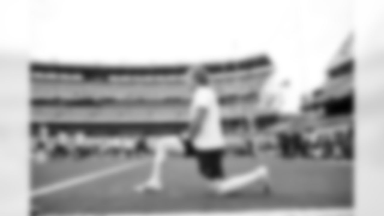 Linebacker Carson Schwesinger (49) before a preseason NFL football game between the Los Angeles Rams and Cleveland Browns on August 23, 2025 at Huntington Bank Field.