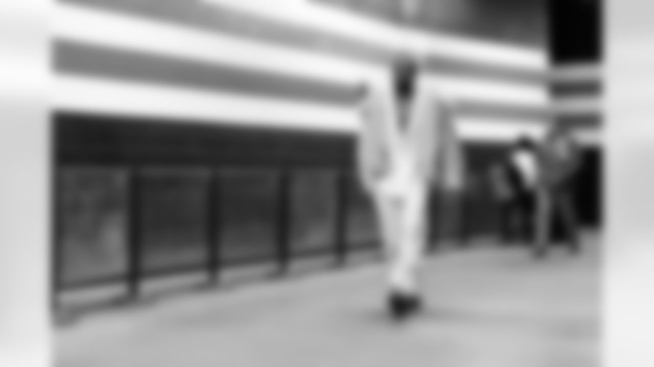 Cornerback Denzel Ward (21) before a NFL football game between the Buffalo Bills and Cleveland Browns on December 21, 2025 at Huntington Bank Field.