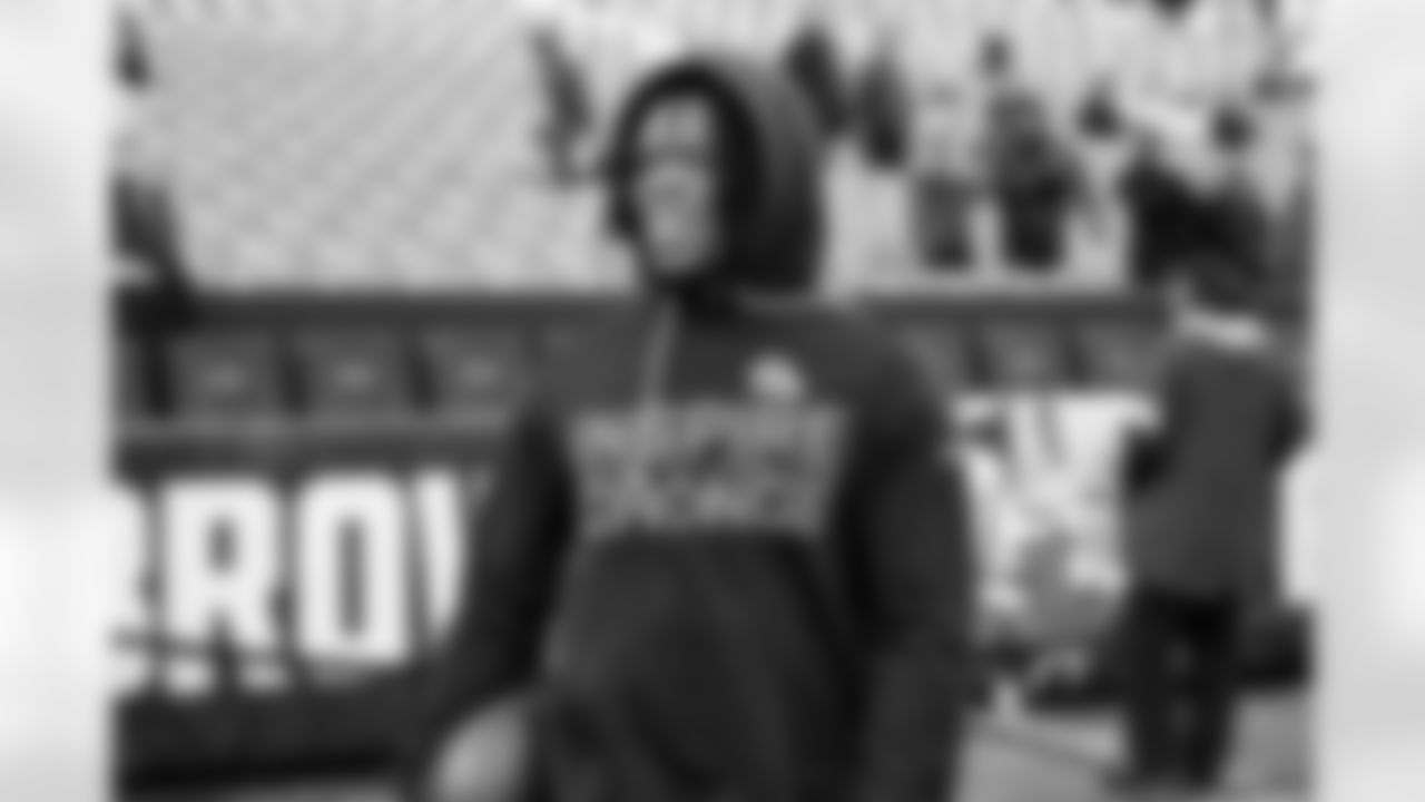 Running back Quinshon Judkins (10) before a NFL football game between the Buffalo Bills and Cleveland Browns on December 21, 2025 at Huntington Bank Field.