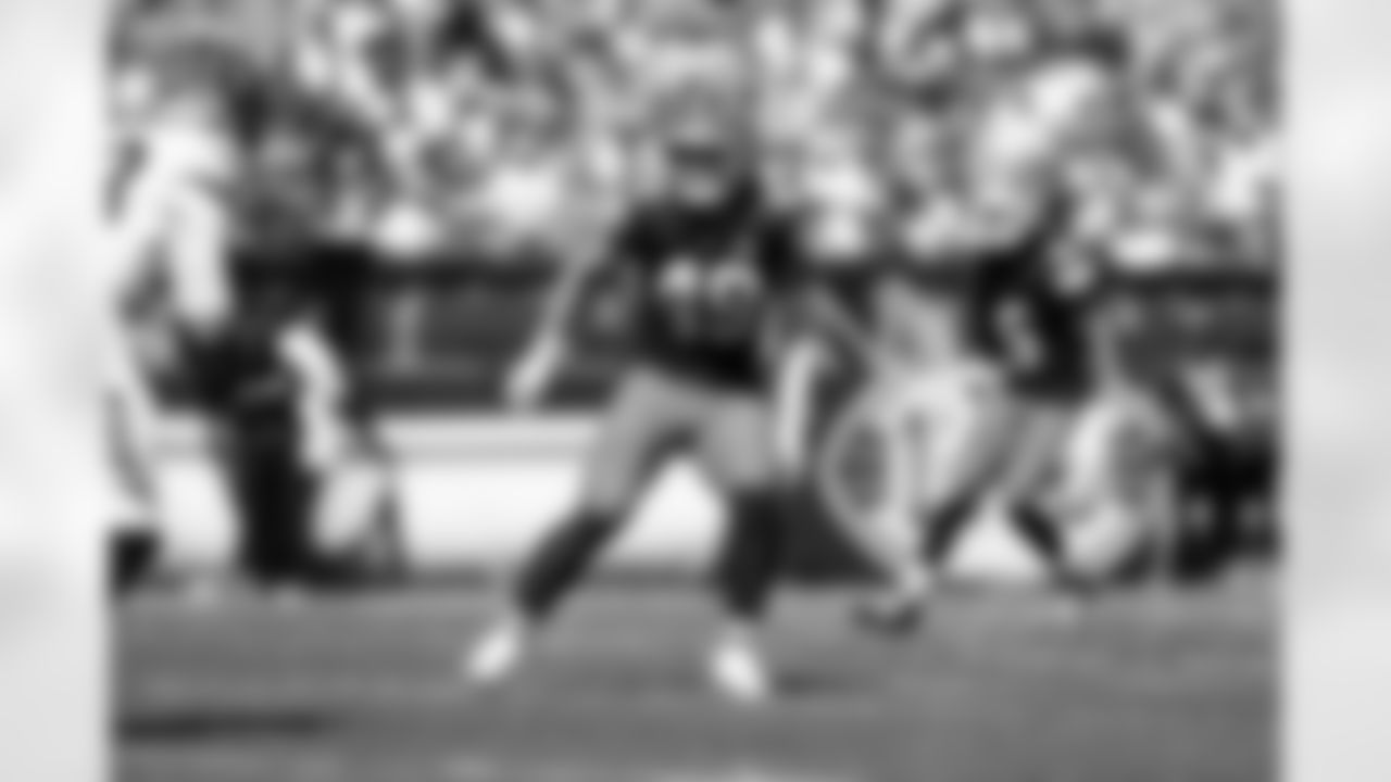 Linebacker Carson Schwesinger (49) during a NFL football game between the Cincinnati Bengals and Cleveland Browns on September 7, 2025 at Huntington Bank Field. The Browns lost 16-17.