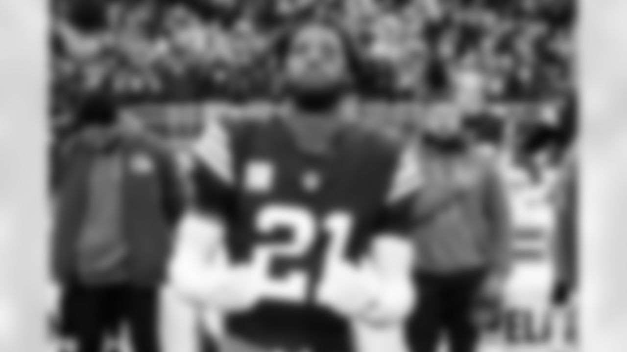 Cornerback Denzel Ward (21) before a NFL football game between the Baltimore Ravens and Cleveland Browns on November 16, 2025 at Huntington Bank Field. The Browns lost 16-23.