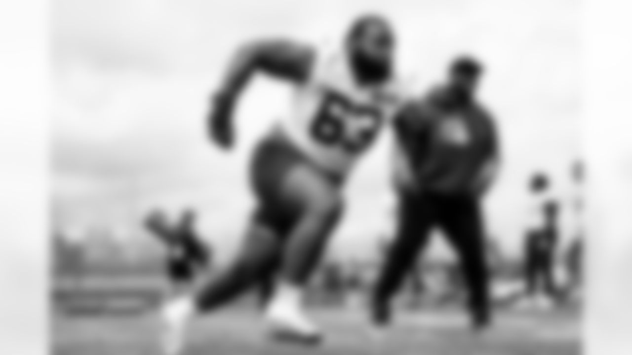Defensive tackle Ralph Holley (63)