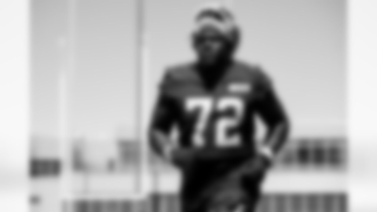 Offensive lineman Jason Ivey (72) during fieldwork on the first day of Rookie Minicamp at CrossCountry Mortgage Campus on May 9, 2025.