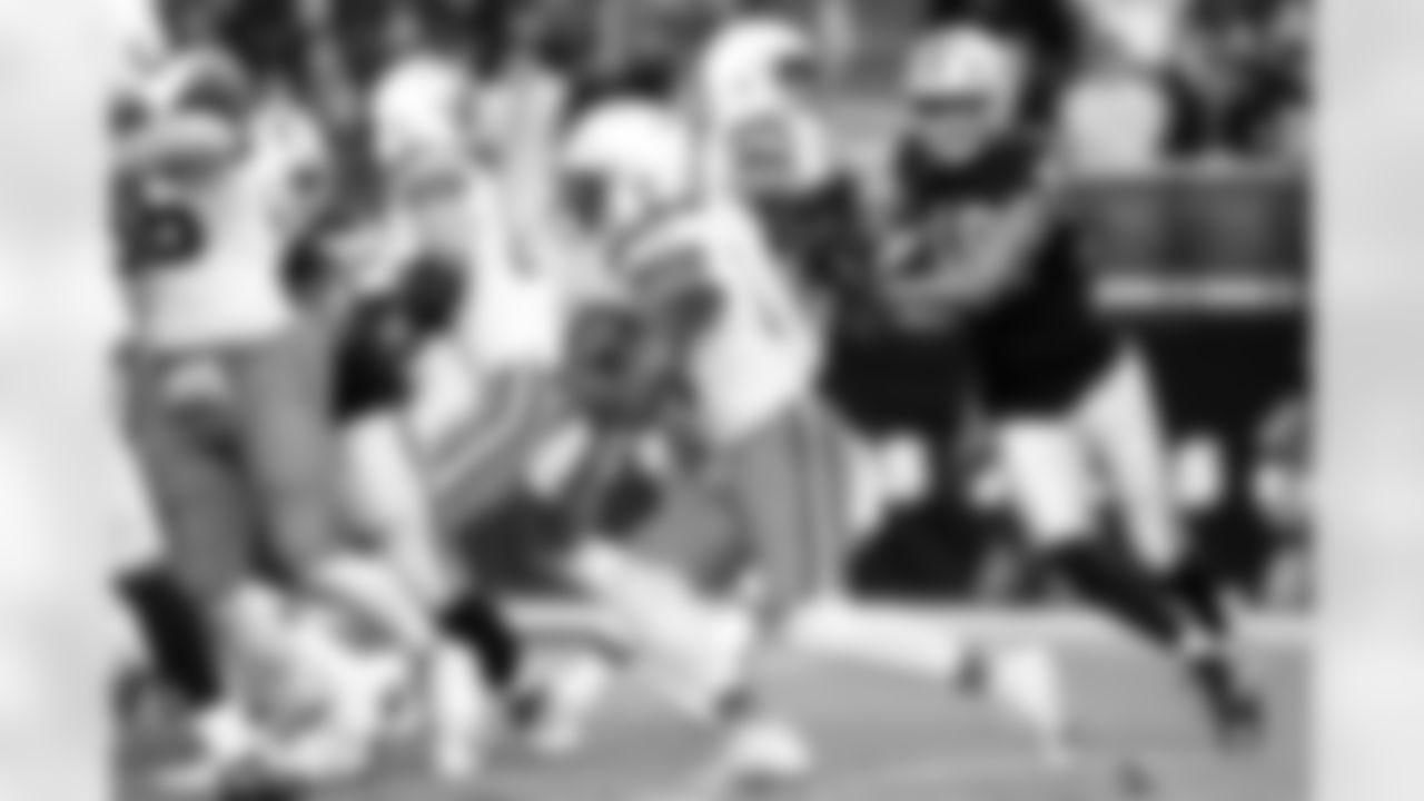 Running back Quinshon Judkins (10) during a NFL football game between the Cleveland Browns and Las Vegas Raiders on November 23, 2025 at Allegiant Stadium.