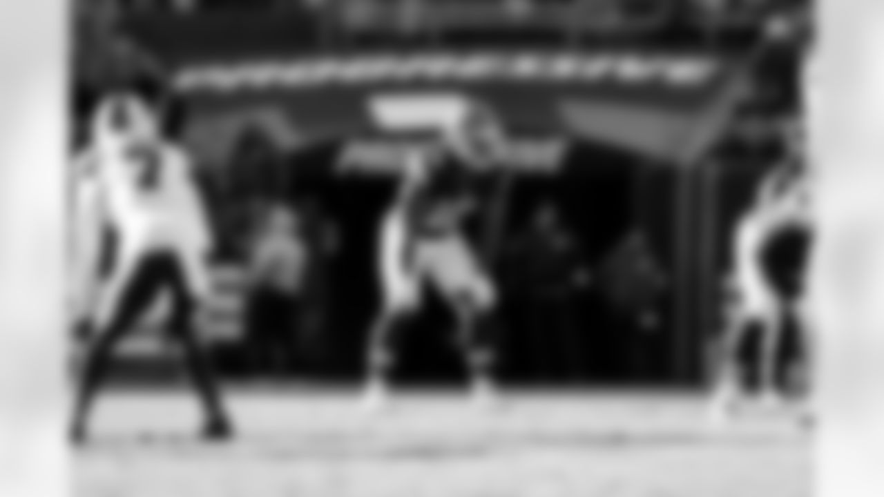 Running back Quinshon Judkins (10) during a NFL football game between the Buffalo Bills and Cleveland Browns on December 21, 2025 at Huntington Bank Field.