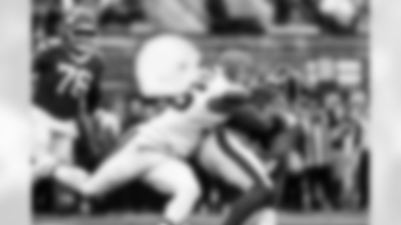 Defensive end Myles Garrett (95) during a NFL football game between the Cleveland Browns and New York Jets on November 9, 2025 at MetLife Stadium.