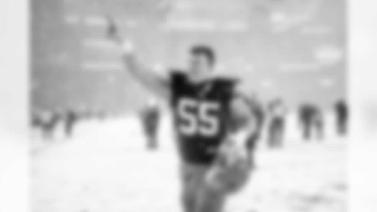 Center Ethan Pocic (55)