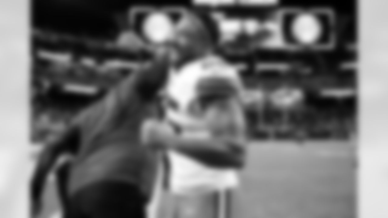 The Browns celebrate after a NFL football game between the Cleveland Browns and Las Vegas Raiders on November 23, 2025 at Allegiant Stadium.