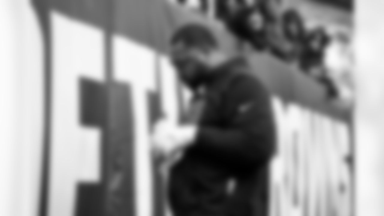 Defensive tackle Shelby Harris (93) before a NFL football game between the Pittsburgh Steelers and Cleveland Browns on December 28, 2025 at Huntington Bank Field.