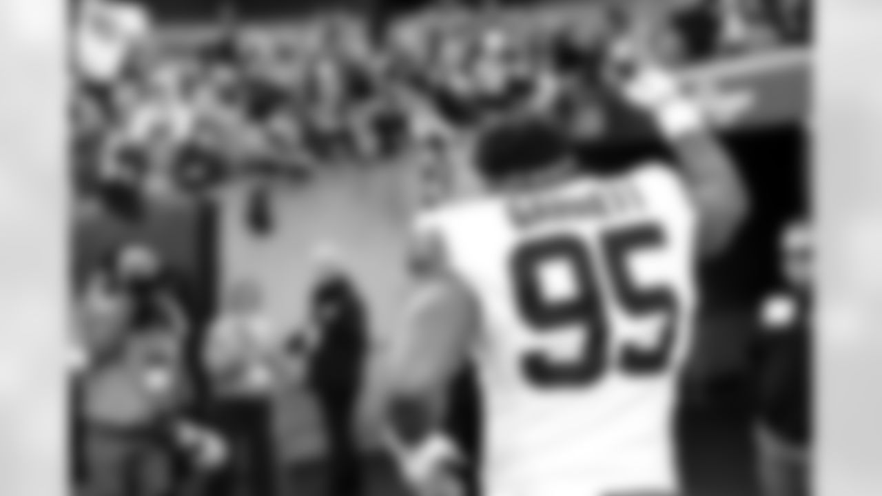 The Browns celebrate after a NFL football game between the Cleveland Browns and Cincinnati Bengals on January 4, 2026 at Paycor Stadium.