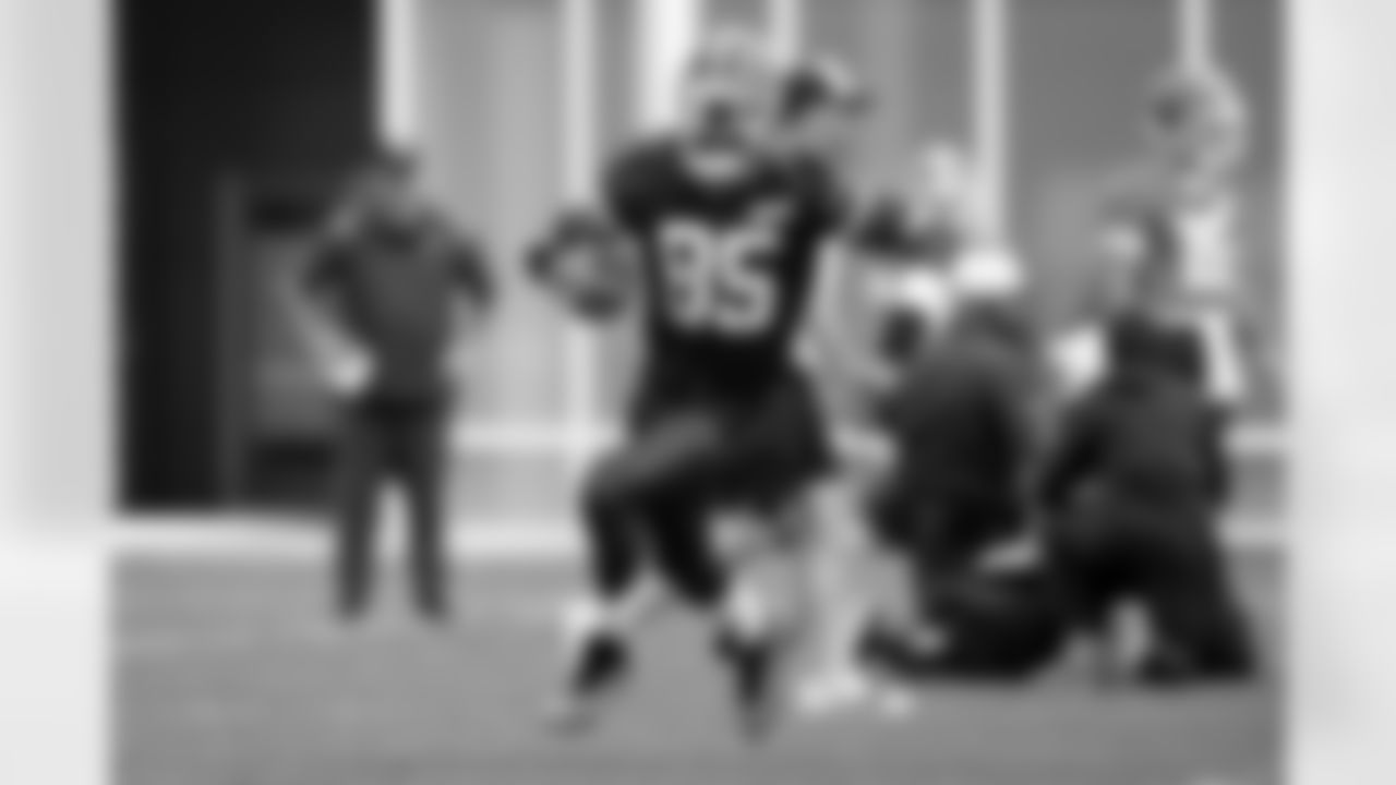Tight end David Njoku (85) during the first day of mandatory minicamp at CrossCountry Mortgage Campus on June 10, 2025.