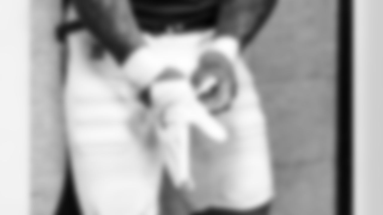 Running back Quinshon Judkins (10) before a NFL football game between the Buffalo Bills and Cleveland Browns on December 21, 2025 at Huntington Bank Field.