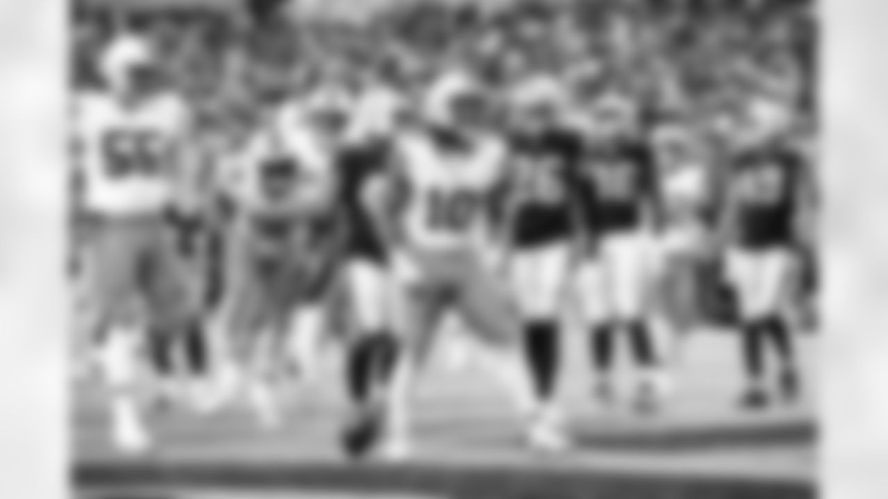 Running back Quinshon Judkins (10) during a NFL football game between the Cleveland Browns and Las Vegas Raiders on November 23, 2025 at Allegiant Stadium.