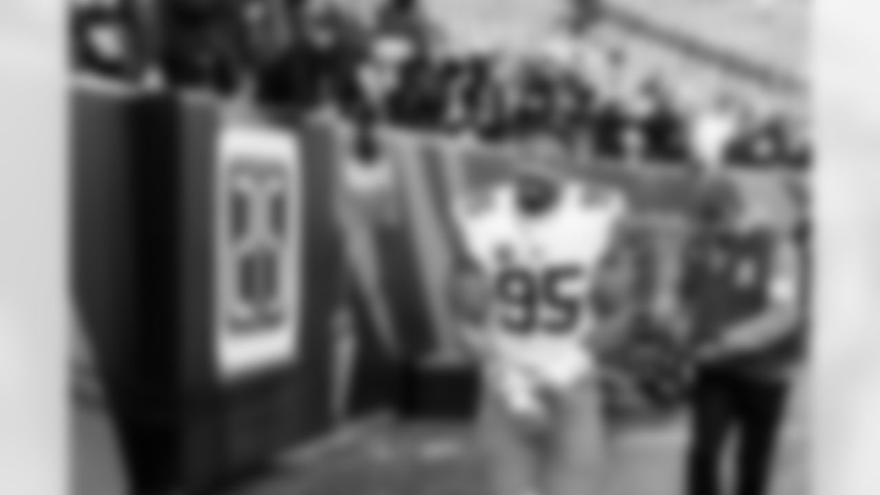 The Browns celebrate after a NFL football game between the Cleveland Browns and Cincinnati Bengals on January 4, 2026 at Paycor Stadium.