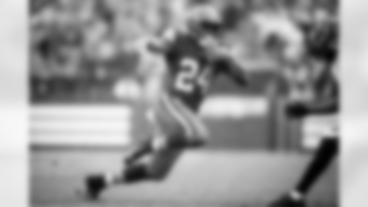 Running back Nick Chubb (24) during a NFL football game between the Cincinnati Bengals and Cleveland Browns on September 10, 2023 at Cleveland Browns Stadium. The Browns won 24-3.