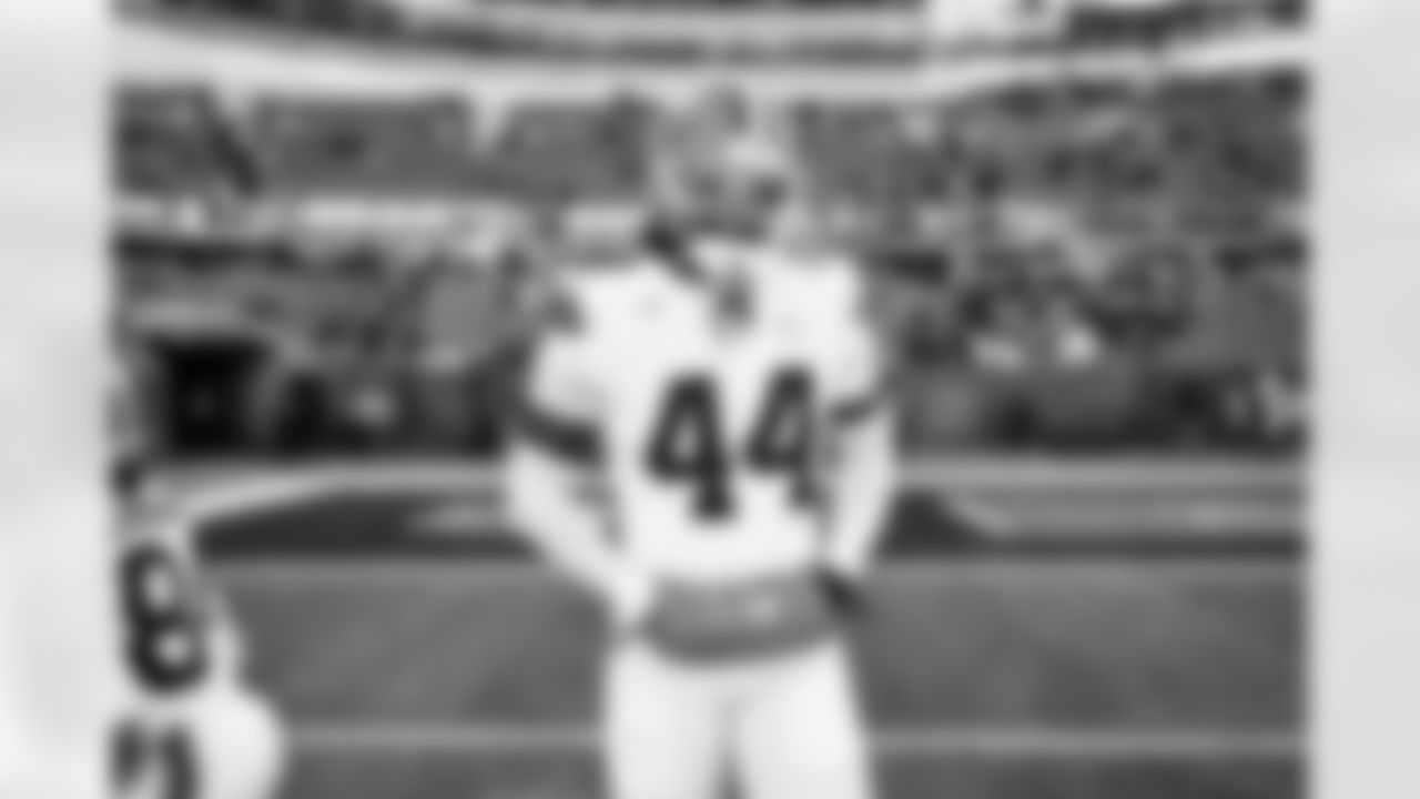 Tight end Harold Fannin Jr. (44) before a NFL football game between the Cleveland Browns and Chicago Bears on December 14, 2025 at Soldier Field.