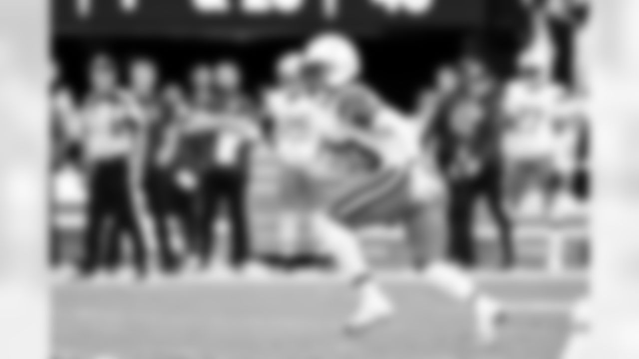 Safety Ronnie Hickman Jr. (33) during a NFL football game between the Cleveland Browns and Las Vegas Raiders on November 23, 2025 at Allegiant Stadium.