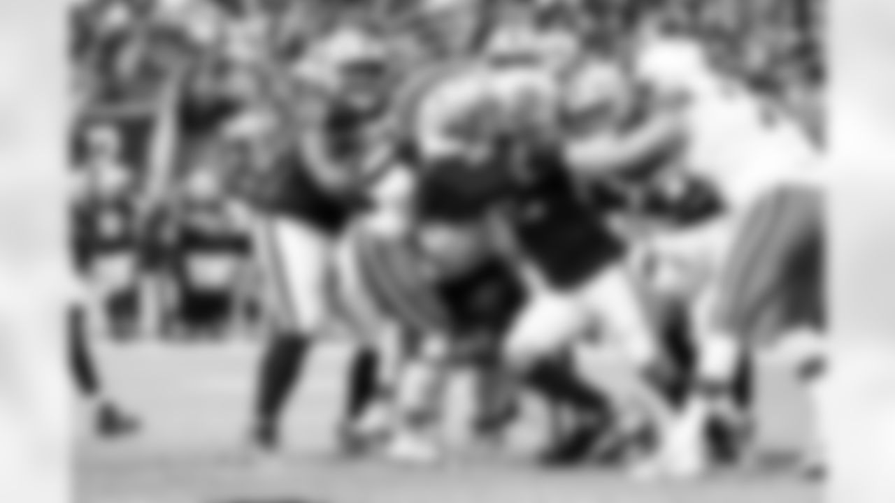 Running back Quinshon Judkins (10) during a NFL football game between the Cleveland Browns and Las Vegas Raiders on November 23, 2025 at Allegiant Stadium.