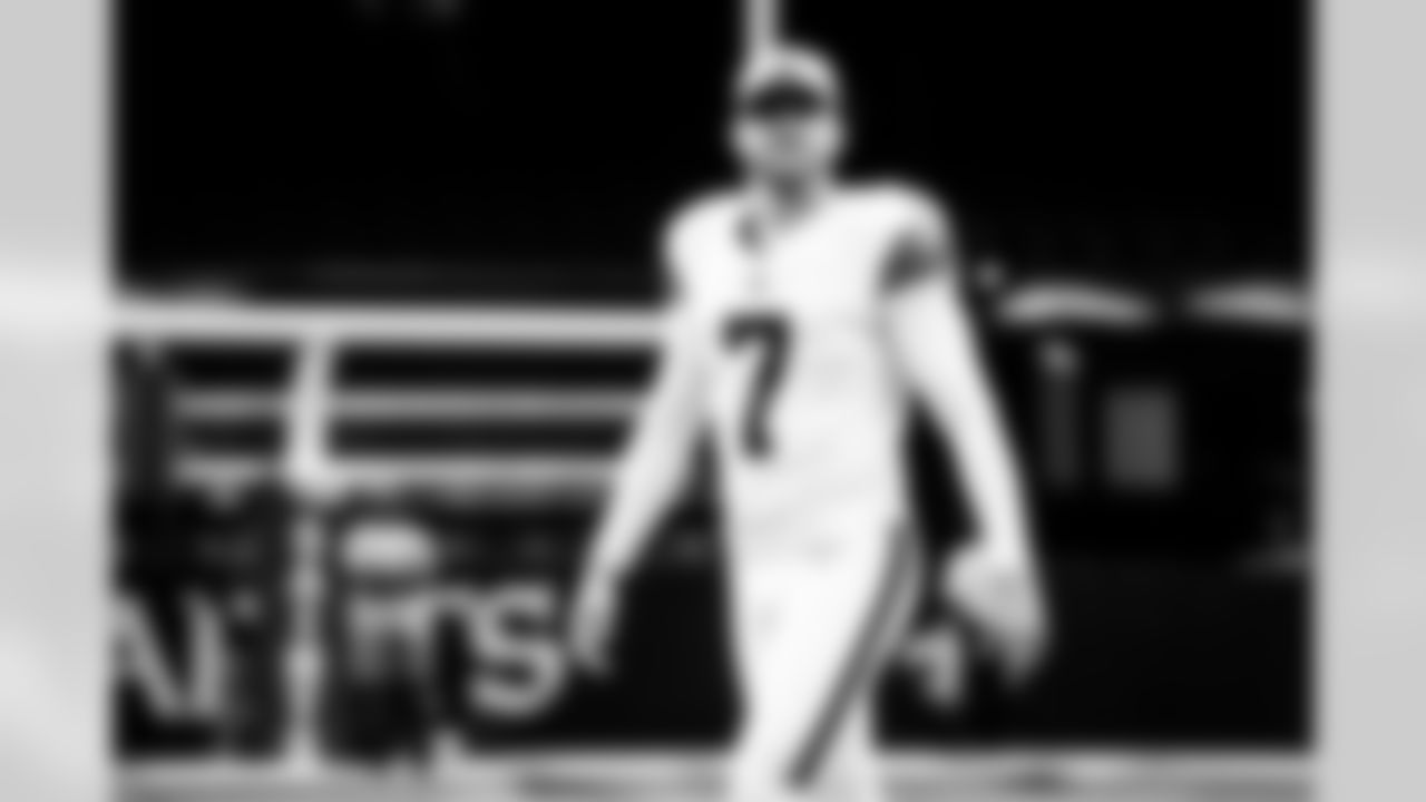 Kicker Dustin Hopkins (7)