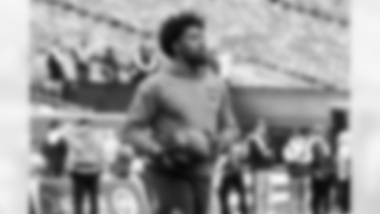 Running back Dylan Sampson (22) before a NFL football game between the Cleveland Browns and New York Jets on November 9, 2025 at MetLife Stadium.