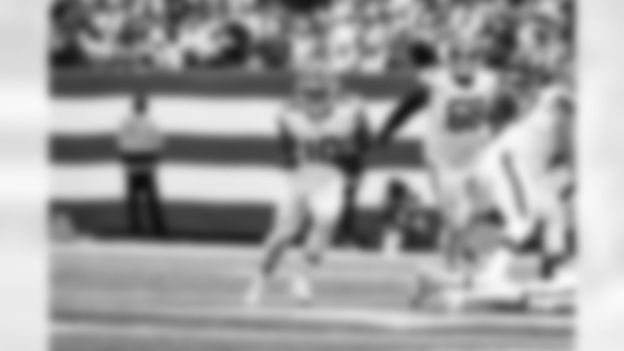 Running back Quinshon Judkins (10) during a NFL football game between the Cleveland Browns and New York Jets on November 9, 2025 at MetLife Stadium.