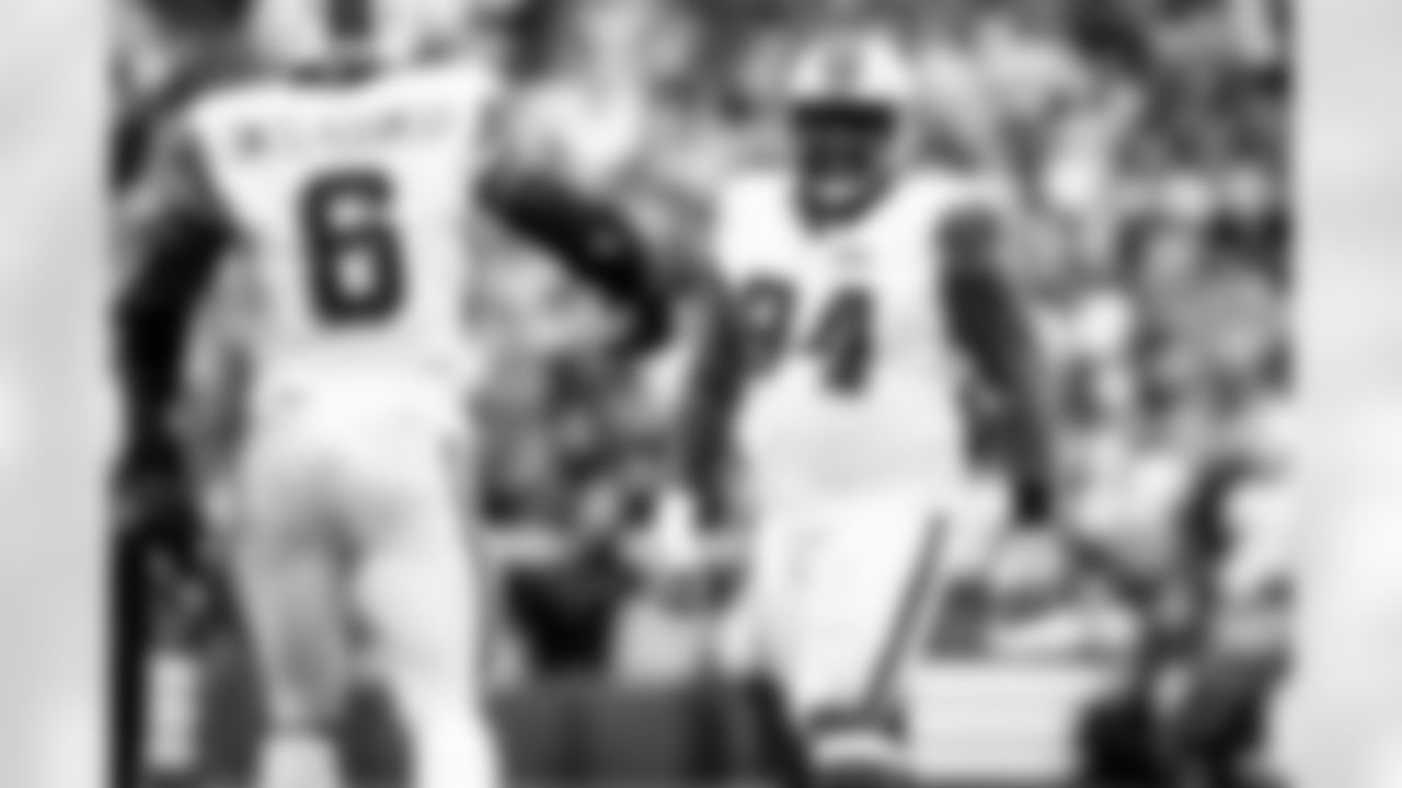 Defensive tackle Dalvin Tomlinson (94) during a NFL football game between the San Francisco 49ers and Cleveland Browns on October 15, 2023 at Cleveland Browns Stadium. The Browns won 19-17.