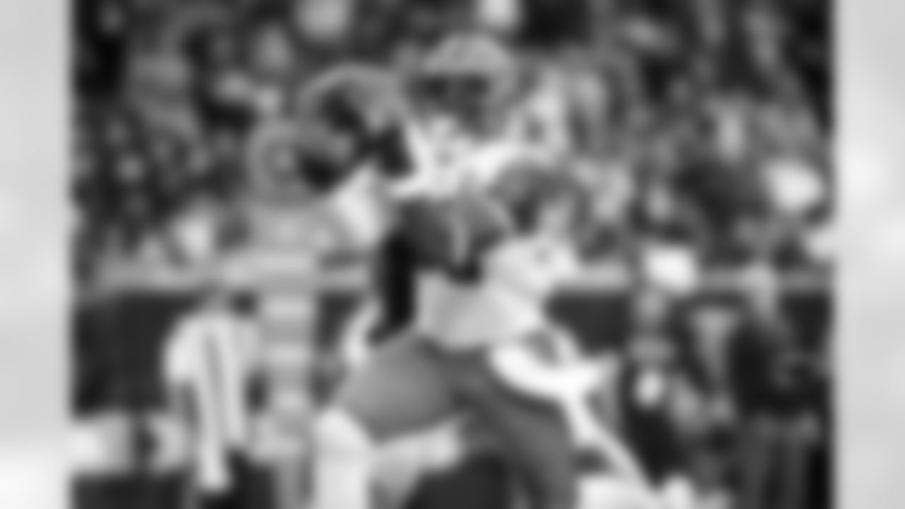 Tight end David Njoku (85) during a NFL football game between the Cleveland Browns and Houston Texans on December 24, 2023 at NRG Stadium.