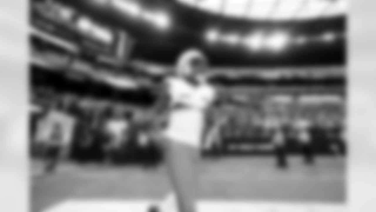 Running back Jerome Ford (34) before a NFL football game between the Cleveland Browns and Las Vegas Raiders on November 23, 2025 at Allegiant Stadium.