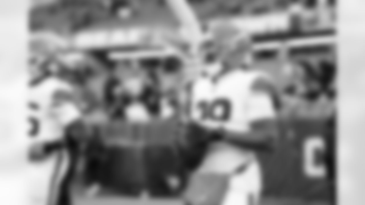 Running back Trayveon Williams (38) before a NFL football game between the Cleveland Browns and Chicago Bears on December 14, 2025 at Soldier Field.