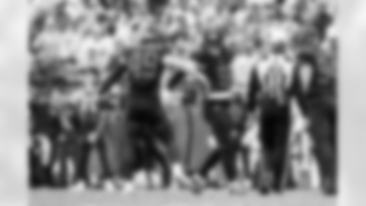 Linebacker Carson Schwesinger (49) and Safety Grant Delpit (9) during a NFL football game between the Miami Dolphins and Cleveland Browns on October 19, 2025 at Huntington Bank Field. The Browns won 31-6.