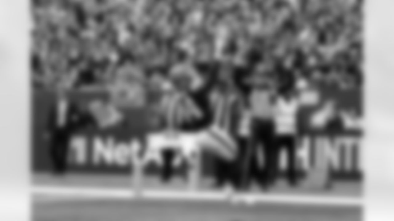 Tight end Harold Fannin Jr. (44) during a NFL football game between the Minnesota Vikings and Cleveland Browns on October 5, 2025 at Tottenham Hotspur Stadium. The Browns lost 17-21.