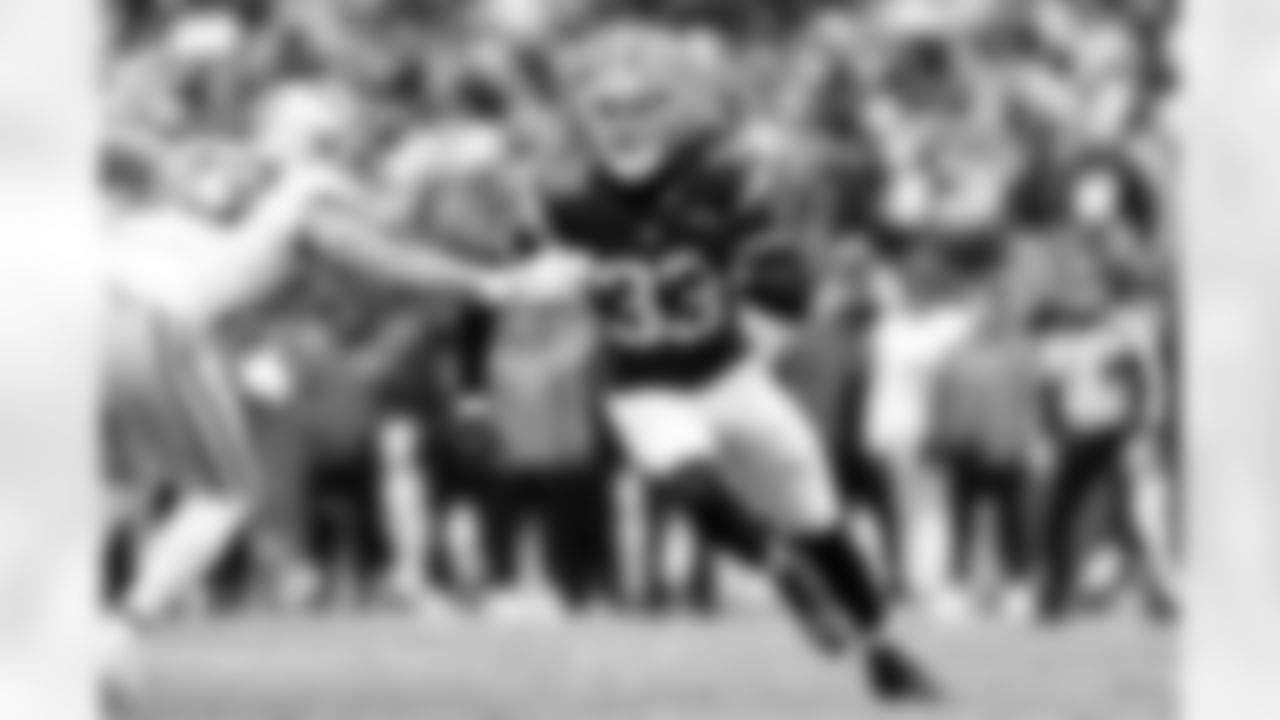 Safety Ronnie Hickman Jr. (33) during a NFL football game between the San Francisco 49ers and Cleveland Browns on November 30, 2025 at Huntington Bank Field.