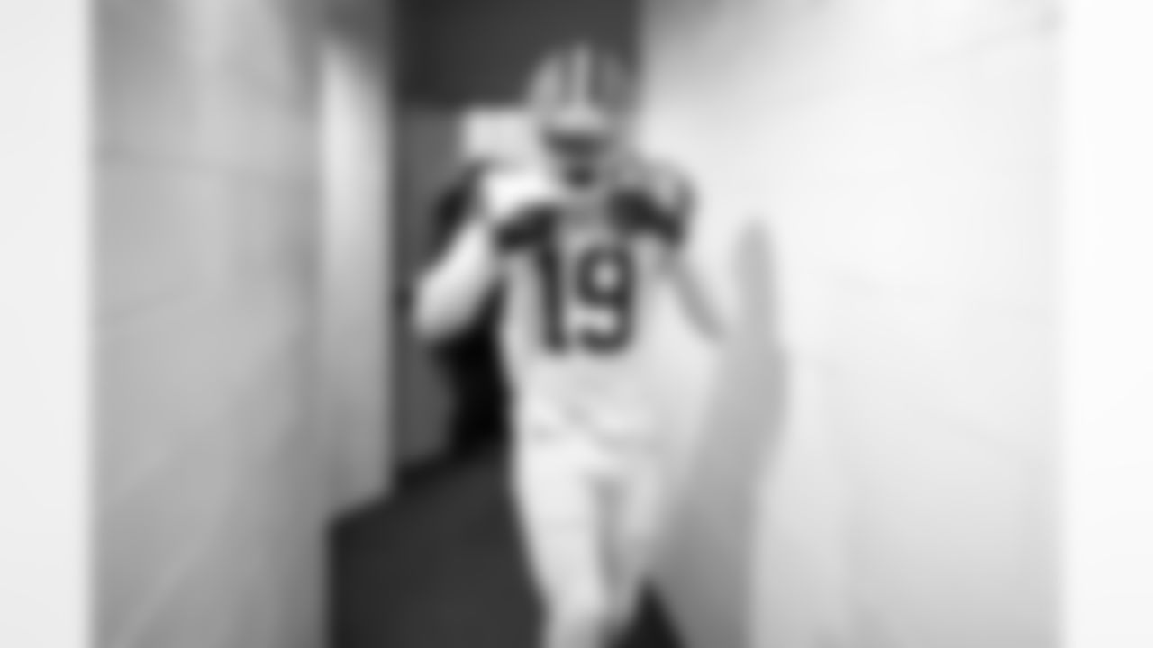 Wide receiver Cedric Tillman (19) before a NFL football game between the Cleveland Browns and Chicago Bears on December 14, 2025 at Soldier Field.