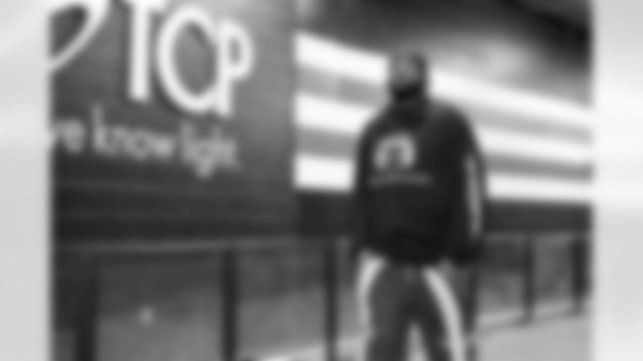 Offensive tackle Cam Robinson (68) before a NFL football game between the Pittsburgh Steelers and Cleveland Browns on December 28, 2025 at Huntington Bank Field.