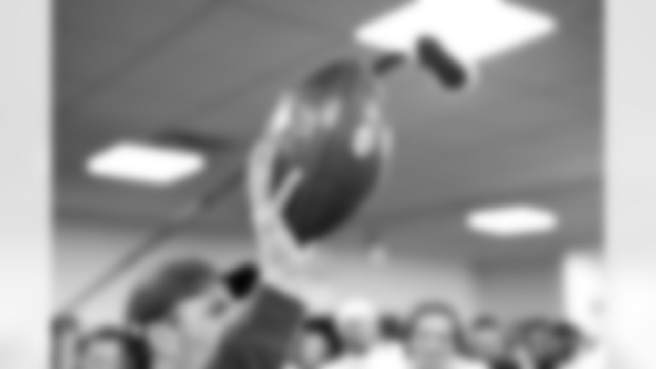 The Browns celebrate after a NFL football game between the Cleveland Browns and Cincinnati Bengals on January 4, 2026 at Paycor Stadium.