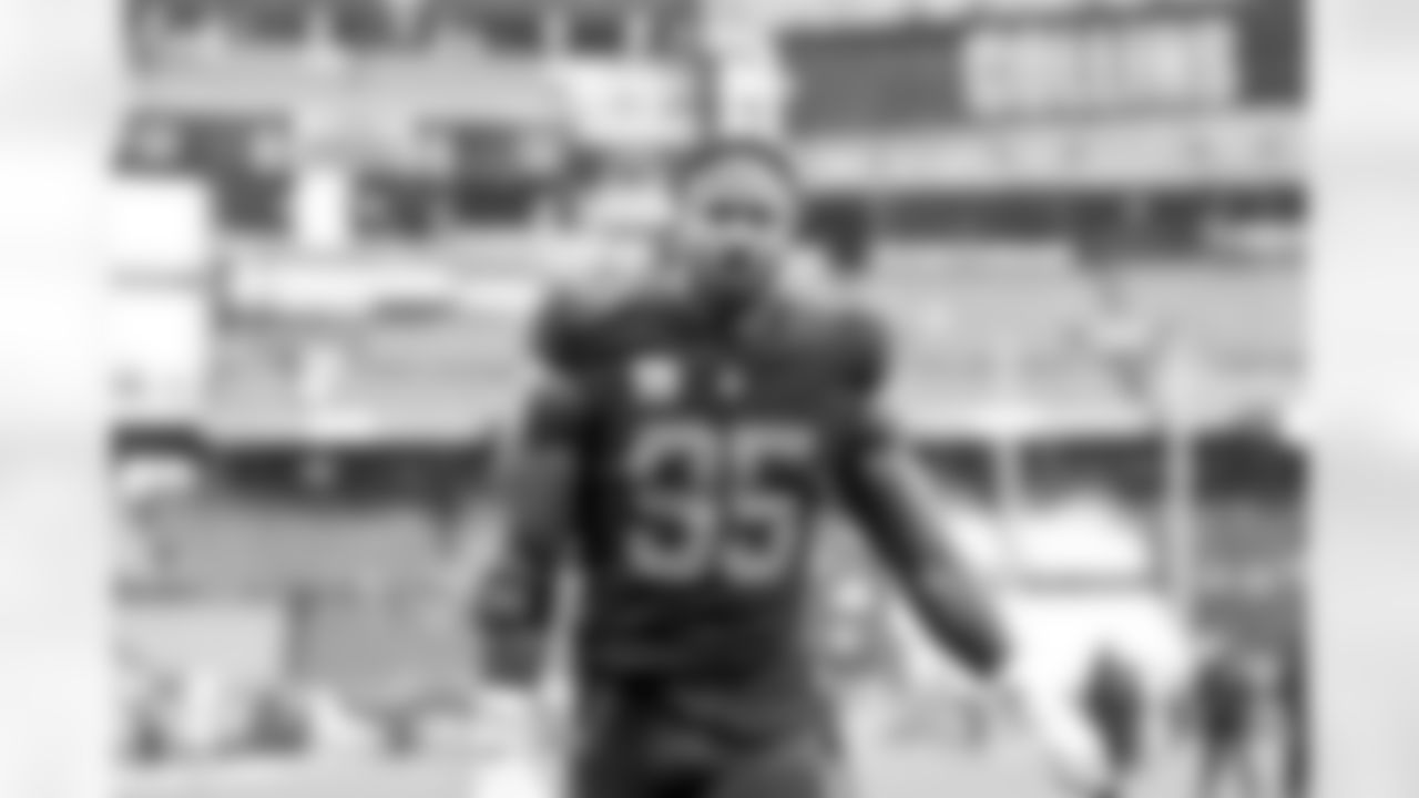 Defensive end Myles Garrett (95) before a NFL football game between the Miami Dolphins and Cleveland Browns on October 19, 2025 at Huntington Bank Field.