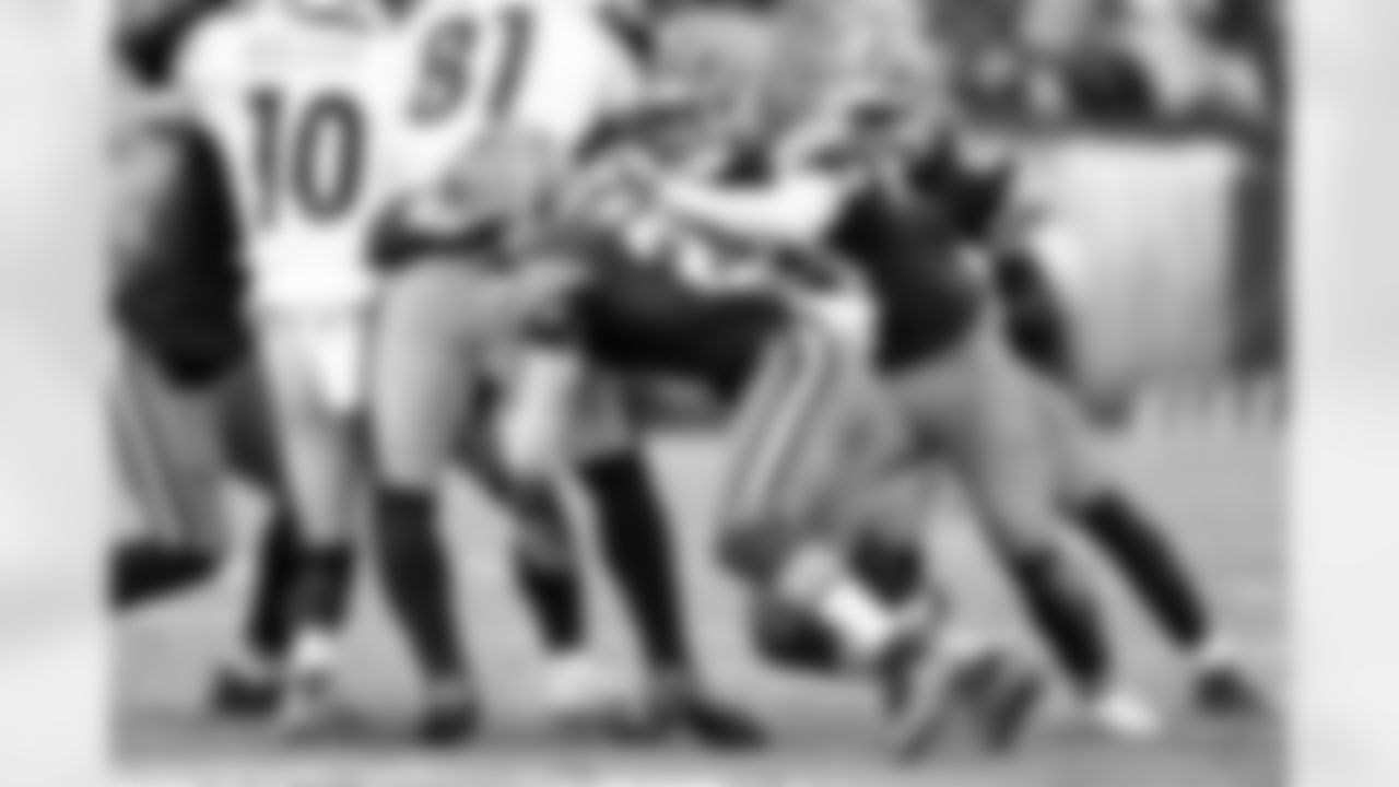 Cornerback Denzel Ward (21) and Linebacker Carson Schwesinger (49) during a NFL football game between the Pittsburgh Steelers and Cleveland Browns on December 28, 2025 at Huntington Bank Field.