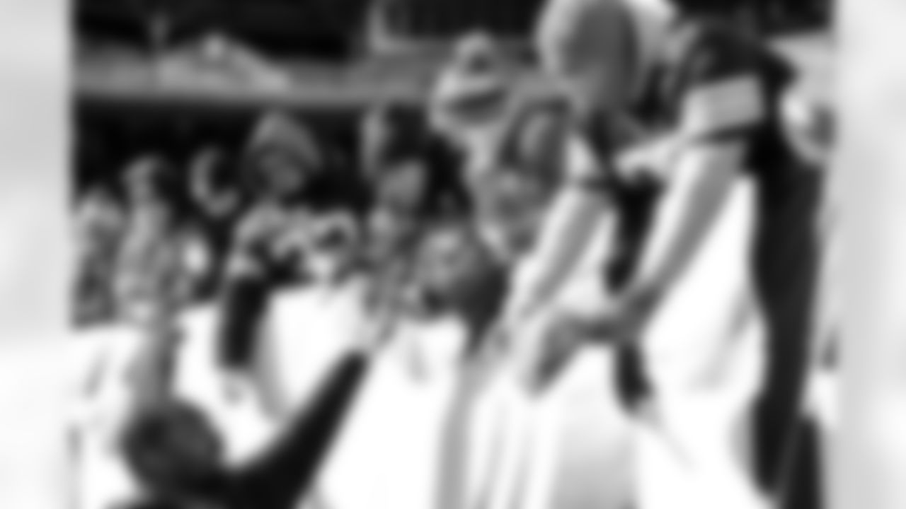 Defensive tackle Shelby Harris (93) and fans before a NFL football game between the Buffalo Bills and Cleveland Browns on December 21, 2025 at Huntington Bank Field.